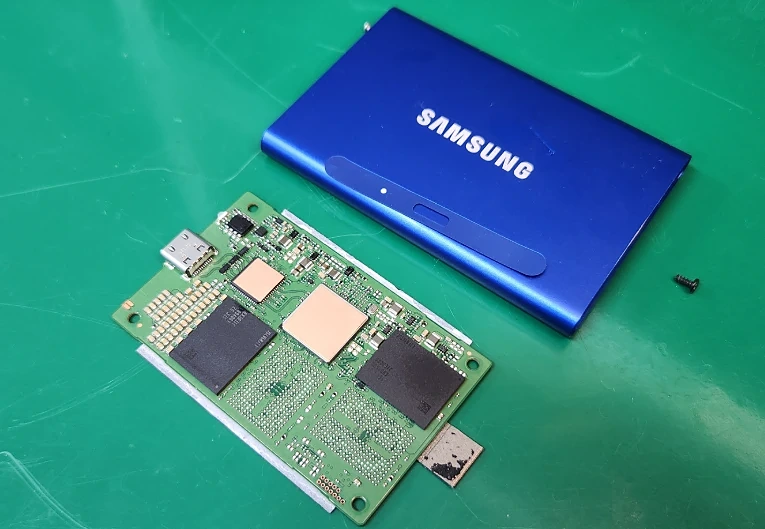 SAMSUNG T7 SSD 2TB - 액체 침수로 인한 인식 불가 복구 사례